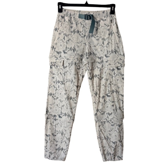 Athleta Trekkie Convertible Hike Pants, Ethereal Bloom Magnolia White, 4 - Picture 3 of 13